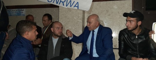 جانب من لقاء رئيس بلدية خزاعة مع الأهالي