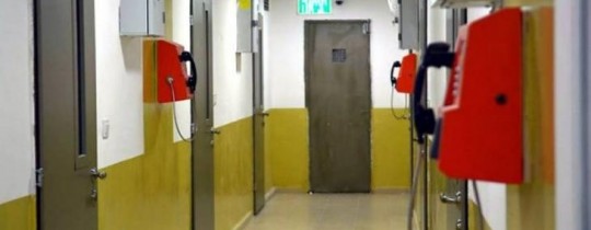 اتفاق بين الأسرى وإدارة مصلحة السجون لتركيب هاتف عمومي خلال أيام