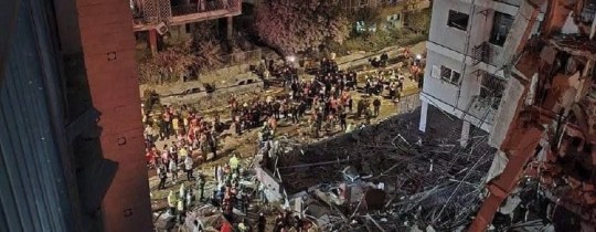 دمار في المباني جراء الصاروخ الي ضرب منطقة عراد بالنقب