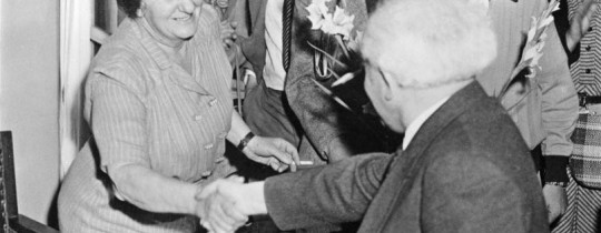 بن غوريون وغولدا مائير في يافا 1947