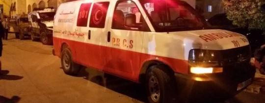 سيارة اسعاف داخل مجمع الشفاء بغزة