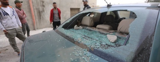 صورة من اعتداء المستوطنين على السيارات الفلسطينية - 8 أيلول 2019