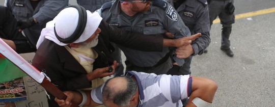 الاحتلال يعتدي على مسن