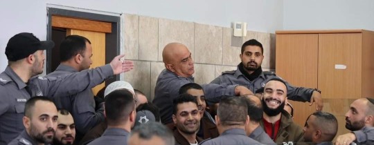 أسرى نفق الحرية خلال جلسة المحكمة