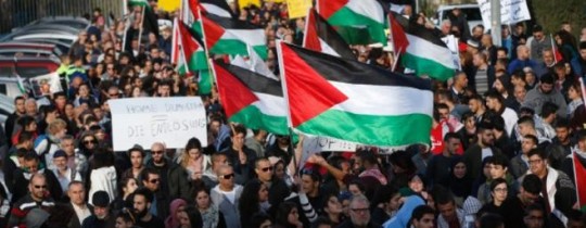 أهالي شهداء "هبّة القدس" يرفضون اعتذار باراك