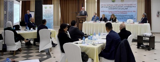 اشتية خلال الحوار.. 