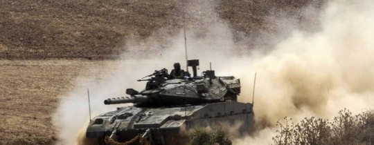 دبابات العدو قرب بيت لاهيا شمال قطاع غزة 