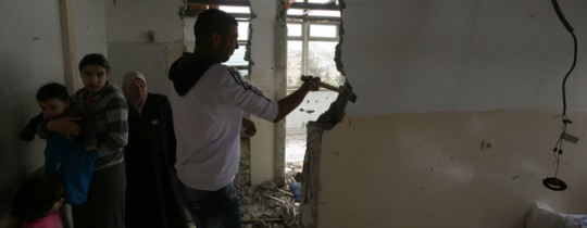 الاحتلال يجبر مقدسي على هدم بيته 