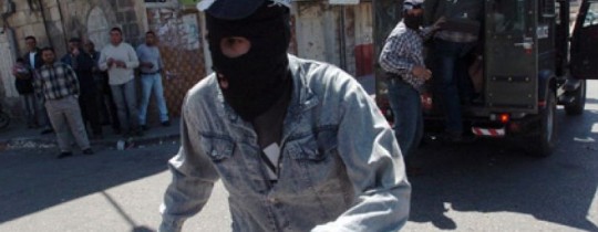 وحدات خاصة صهيونية تختطف أحد عناصر الدفاع المدني بالخليل