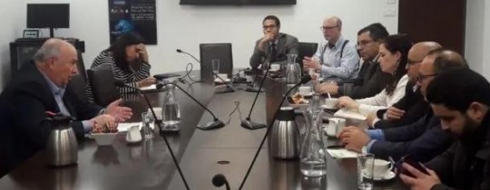 الصحفيون الغرب خلال لقائهم في الكنيست