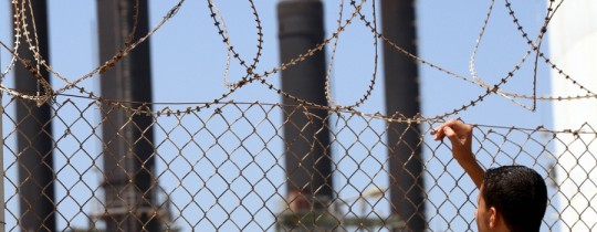 توقف المحطة يتزامن مع تعطل خطي كهرباء يُغذيان القطاع من 