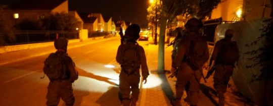 مداهمات ليلية لجيش الاحتلال