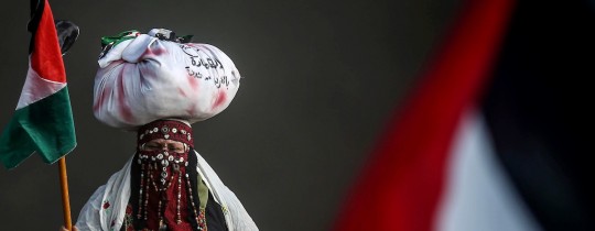 سيدة فلسطينية تشارك في مسيرة العودة