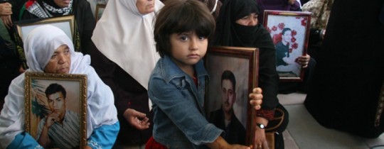 الاحتلال يُقرر إلغاء زيارات أهالي الأسرى