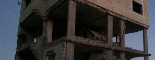 أحد المنازل التي هدمها الاحتلال فجر اليوم