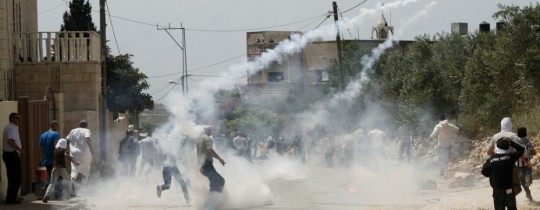 مواجهات في أبو ديس وإصابات بالاختناق