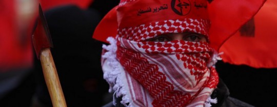 مقاتل من الجبهة الشعبية 