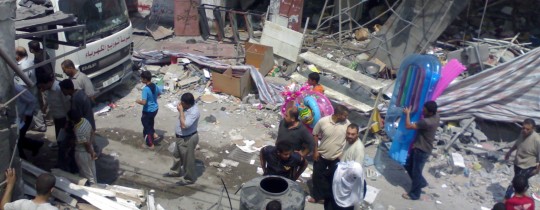 أرشيفية: قصف صهيوني على مخيم دير البلح للاجئين