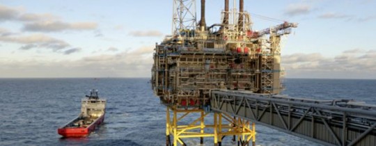 حقل نفطي في البحر