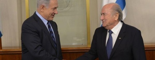 جوزيف بلاتر أثناء لقاءه ببنيامين نتنياهو