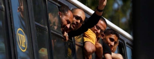 تعبيرية-أسير من جنين يتنسم عبير الحرية بعد 12 عاماً