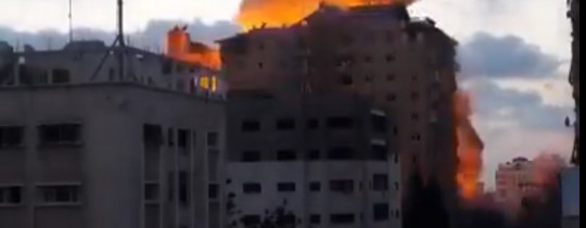 مشهد من عمليّة قصف طائرات الاحتلال برج الظافر 4