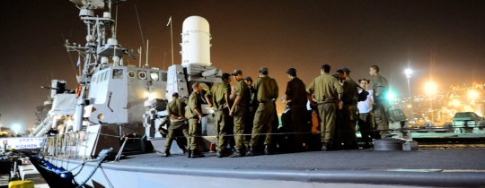 ارشيفية - جنود الاحتلال على متن احدى البوارج البحرية