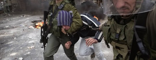 جيش الاحتلال الإسرائيلي يعتقل شابًا فلسطينيا