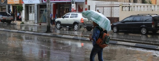 البلاد تدخل تحت تأثير المنخفض الجوي.. والأمطار مستمرة حتى الصباح