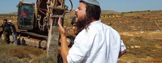 جانب من اعتداء المستوطنين على مزارعي قصرة اليوم