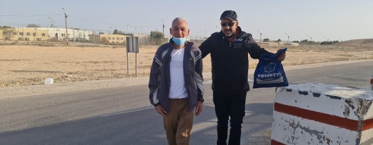 الأسير القائد رشدي أبو مخ يتنسّم عبير فلسطين بعد 35 عامًا داخل الزنازين الصهيونية