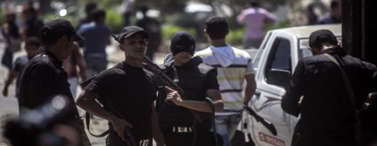 وتنفي السلطات المصرية ادعاءات تلك الجماعات بأن قوات الأمن تلقي القبض على أشخاص وتعتقلهم في مراكز اعتقال سرية يتعرضون فيها للتعذيب