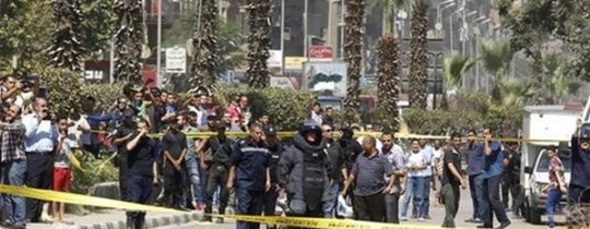 أرشيفية: الشرطة تطوق مكان أحد انفجارات القاهرة