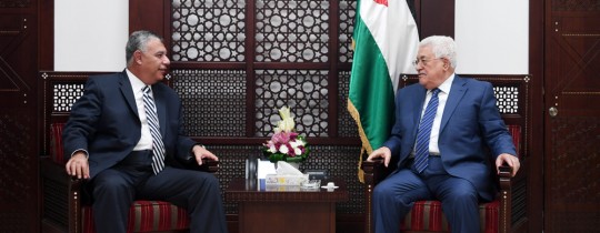 الرئيس محمود عباس، اثناء لقاء مدير المخابرات المصرية خالد فوزي في رام الله