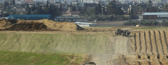 قوات الاحتلال قرب الشريط الفاصل