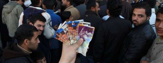 صرف رواتب الموظفين الأربعاء والخميس