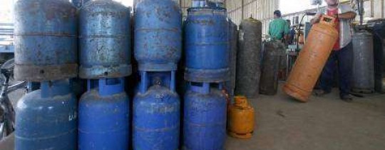 ارشيفية - احد محطات تعبئة اسطوانات الغاز