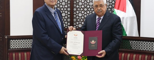 حنا ناصر والرئيس عباس