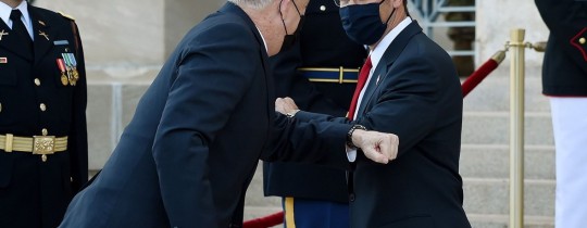 غانتس مع إسبر - صورة أرشيفية 