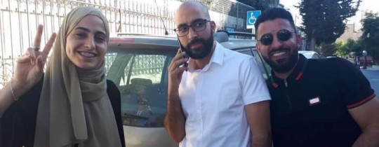 الناشطة منى الكرد لحظة الافراج عنها