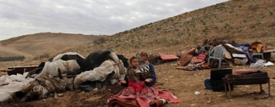 الاحتلال يطرد (15) عائلة من الأغوار بحجّة تدريبات عسكريّة