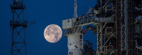 الصاروخ على منصة الإطلاق