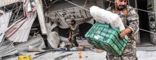 عشرات الصور ومقاطع الفيديو أظهرت عناصر فصائل مدعومة من تركيا وهم ينهبون ممتلكات الأهالي في عفرين