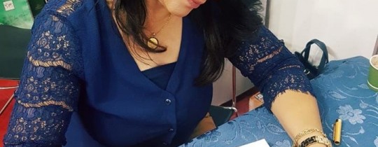 انتصار توقيع كتاب.jpg