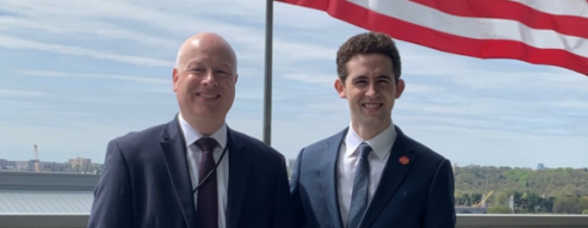 افي بيركوفيتش مع جيسون غرينبلات