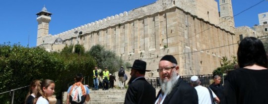 مستوطنون يقتحمون الحرم الإبراهيمي