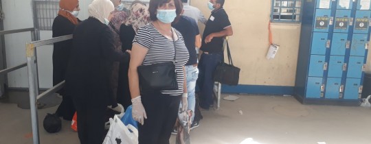 والدة الأسير أمير 