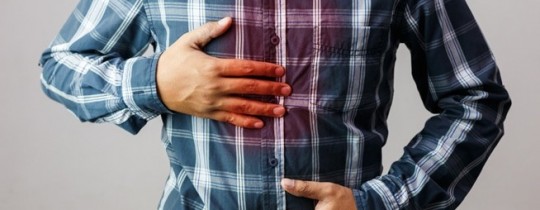 تنتج الحموضة المزمنة عن عدة أسباب مرضية بالإضافة إلى بعض العادات الخاطئة
