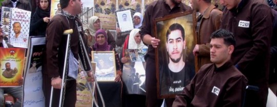 وقفة تضامنية مع الأسرى المرضى في سجون الاحتلال (أرشيف) 