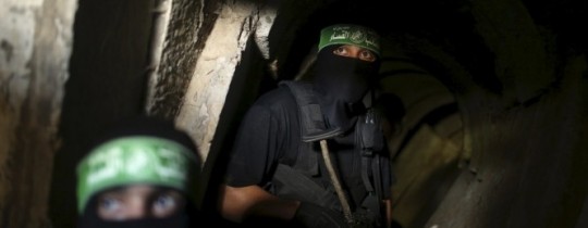 عناصر من القسام في نفق للمقاومة- ارشيف